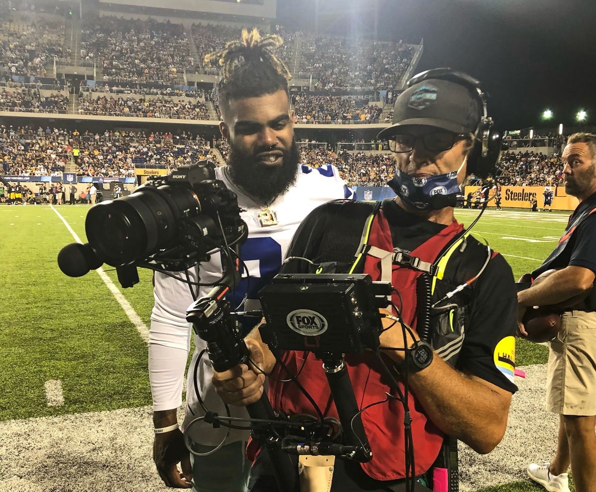 Ligrani demonstrates his “Megalodon” mobile unit for Dallas Cowboys running back Ezekiel Elliott.