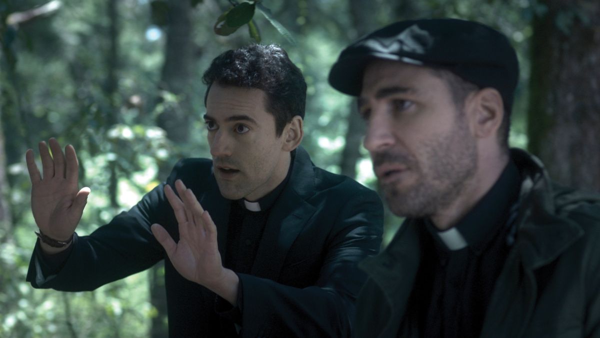 Salinas (left) and fellow priest Simón Antequera (Miguel Ángel Silvestre) are part of a Vatican team in charge of verifying and studying miracles.