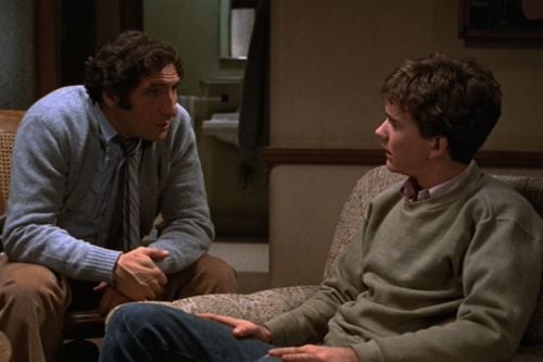 Conrad Jarrett (Timothy Hutton, right) meets with psychiatrist Dr. Berger (Judd Hirsch).