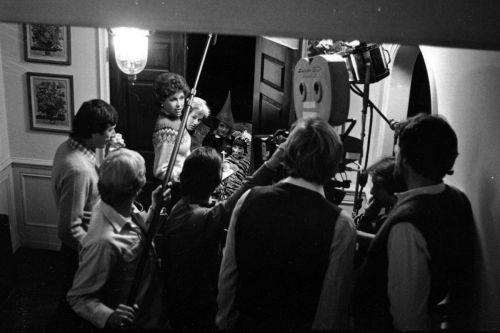 The filmmakers prep a scene in which Beth (Mary Tyler Moore) greets some trick-or-treaters. Cinematographer John Bailey is at far left, and in the foreground, with backs to camera, are director Robert Redford (left) and camera operator and future ASC cine