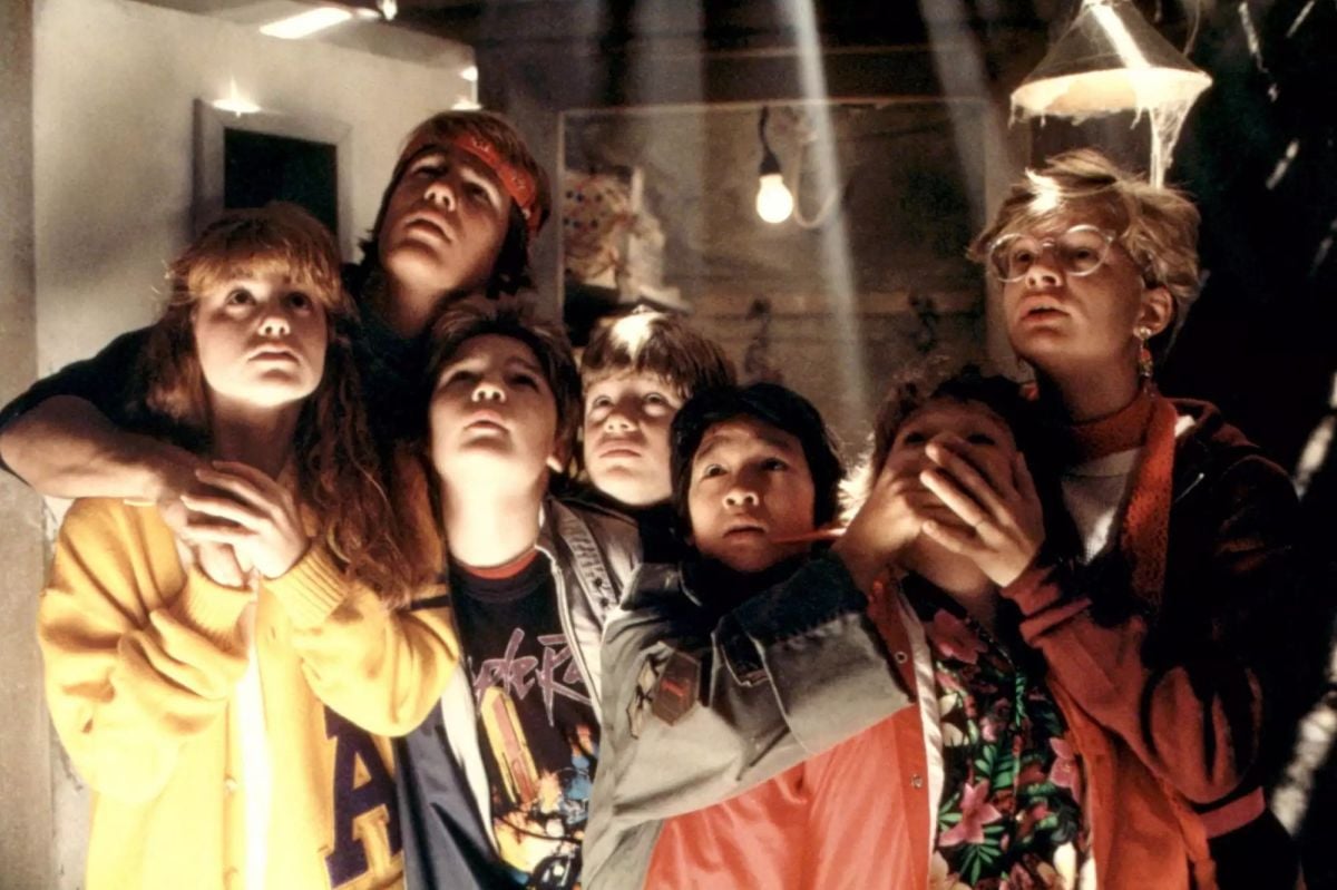 Andy (Keri Green), Brand (Josh Brolin), Mouth (Corey Feldman), Mikey (Sean Astin), Data (Ke Huy Quan), Chunk (Jeff Cohen) and Stef (Martha Plimpton) — The Goonies!