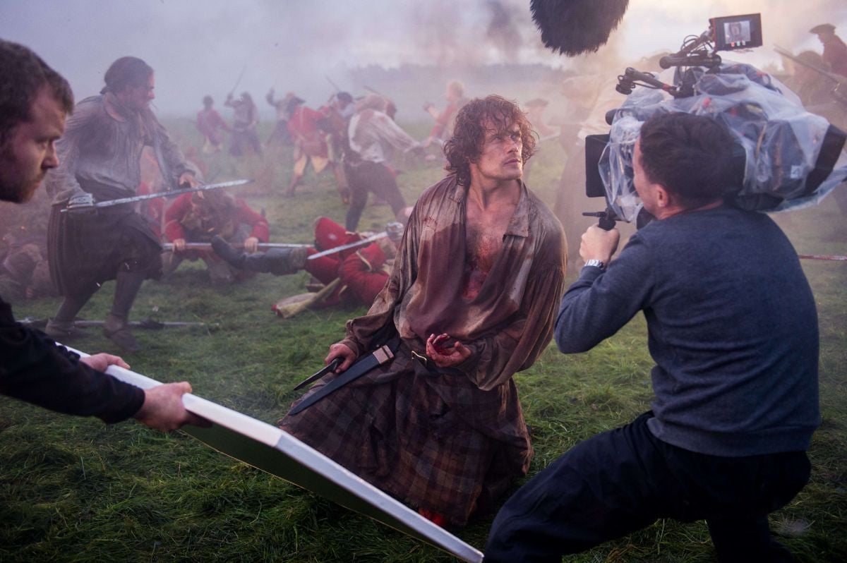 Handheld cameras and Steadicams were employed for the final encounter between Jamie Fraser (Sam Heughan) and Captain Jonathan "Black Jack" Randall (Tobias Menzies)