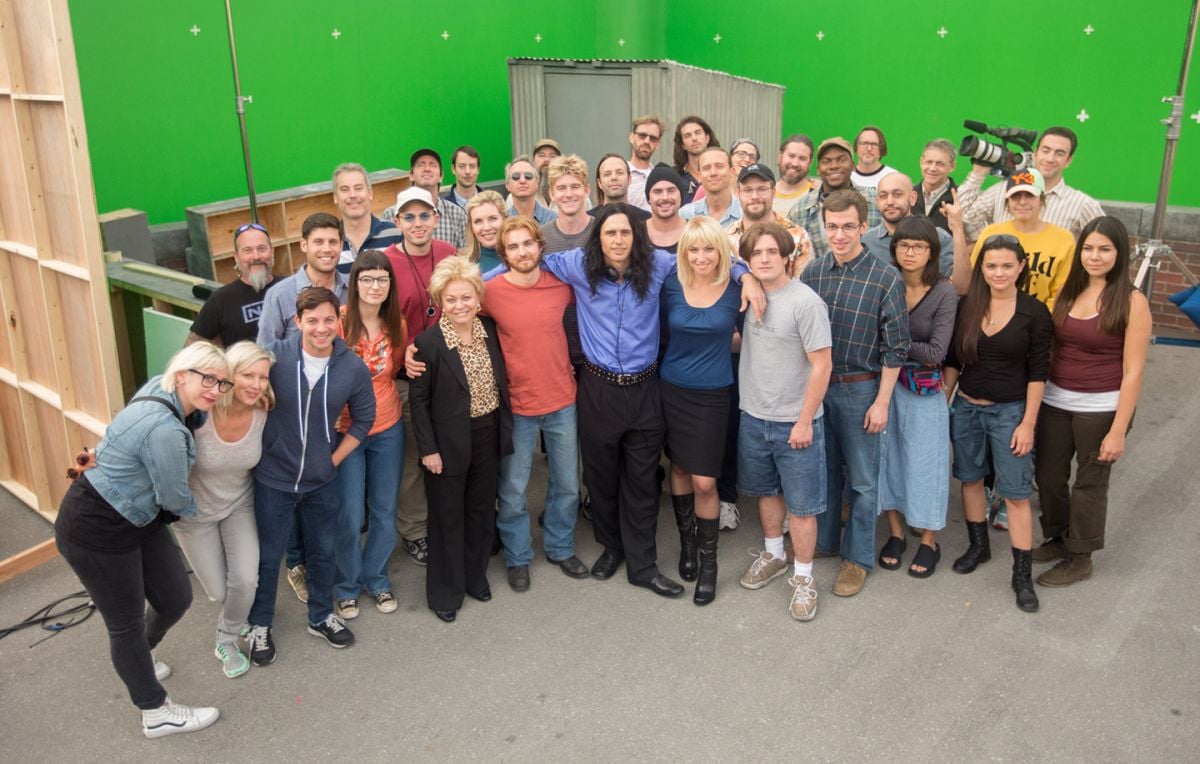 Franco (center) and his cast and crew.