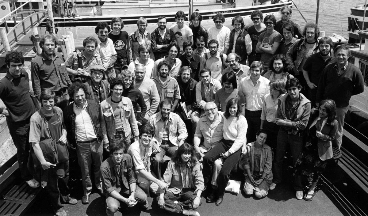 In a shot taken during a session at the Main Photographic Workshops (now the Maine Media Workshops), instructor Owen Roizman, ASC (center, seated) is surrounded by students, including one particular fellow directly behind the cinematographer, one person back. That’s Russell Carpenter, who never attended a formal film school, but created his own education program with copies of American Cinematographer, lectures at the AFI and other classes.