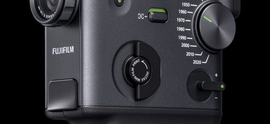 NP Fujifilm Instax mini Evo Cinema 06 basic promotional image