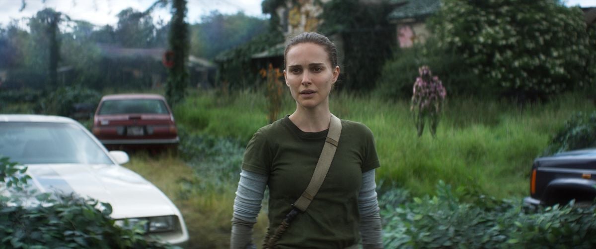 Lena (Natalie Portman) explores the Shimmer in daylight.