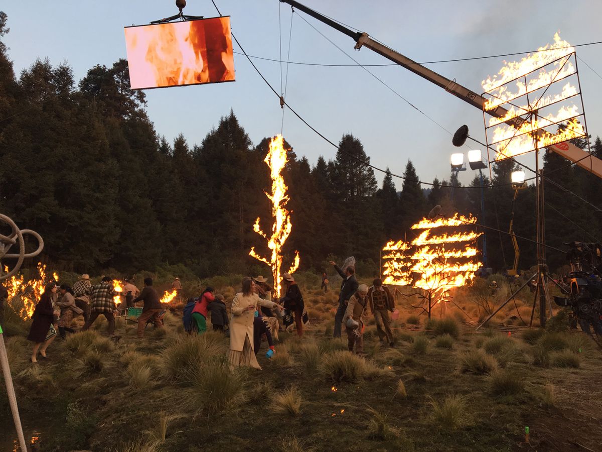 For a sequence in which the fatherless family visits an uncle in the country for the Christmas holidays, a New Year’s celebration is interrupted when Cleo spots a fire spreading in a nearby forest — and everybody rushes out to try to extinguish the flames. Cuarón wanted to illuminate the scene by fire. Special-effects supervisor Alejandro Vázquez had several rigged trees and shrubs burning in a clearing in the foreground, amplified by gas-controlled flaming grills — as big as 20'x12' — suspended from cranes and tripods.