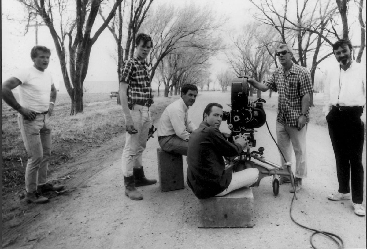 Assistant cameraman Bobby Thomas, operator Jordan Cronenweth, director Richard Brooks and Hall line up a shot for In Cold Blood (1967).