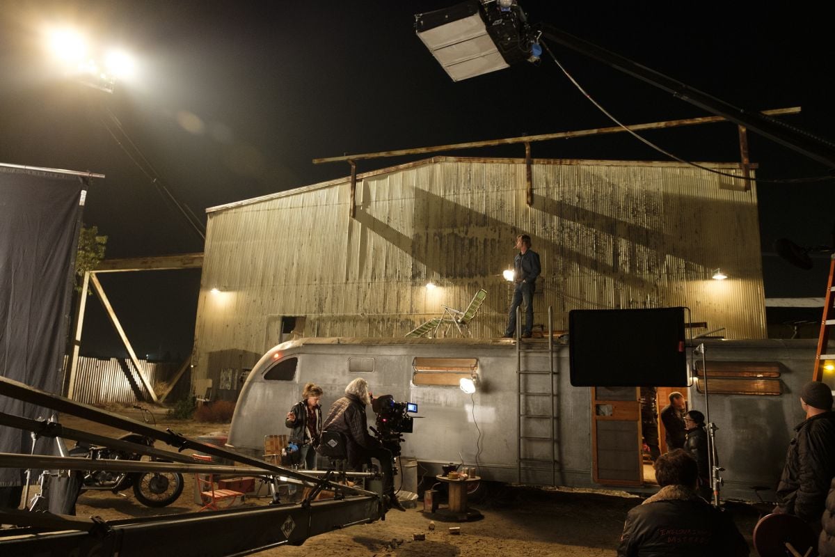 Riding the GF-16, Richardson frames a shot of Pitt atop his character's trailer. "Brad is lit from a T12 on a condor as another T12 scrapes the corrugated tin building behind him," Kincaid shares.