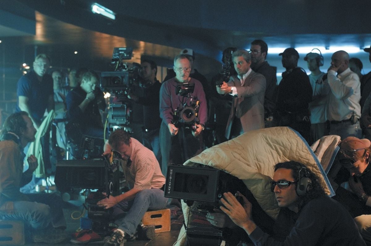 As Cruise takes aim, director Michael Mann (center), Dion Beebe, ACS (behind standing camera) and the operators check their setups.