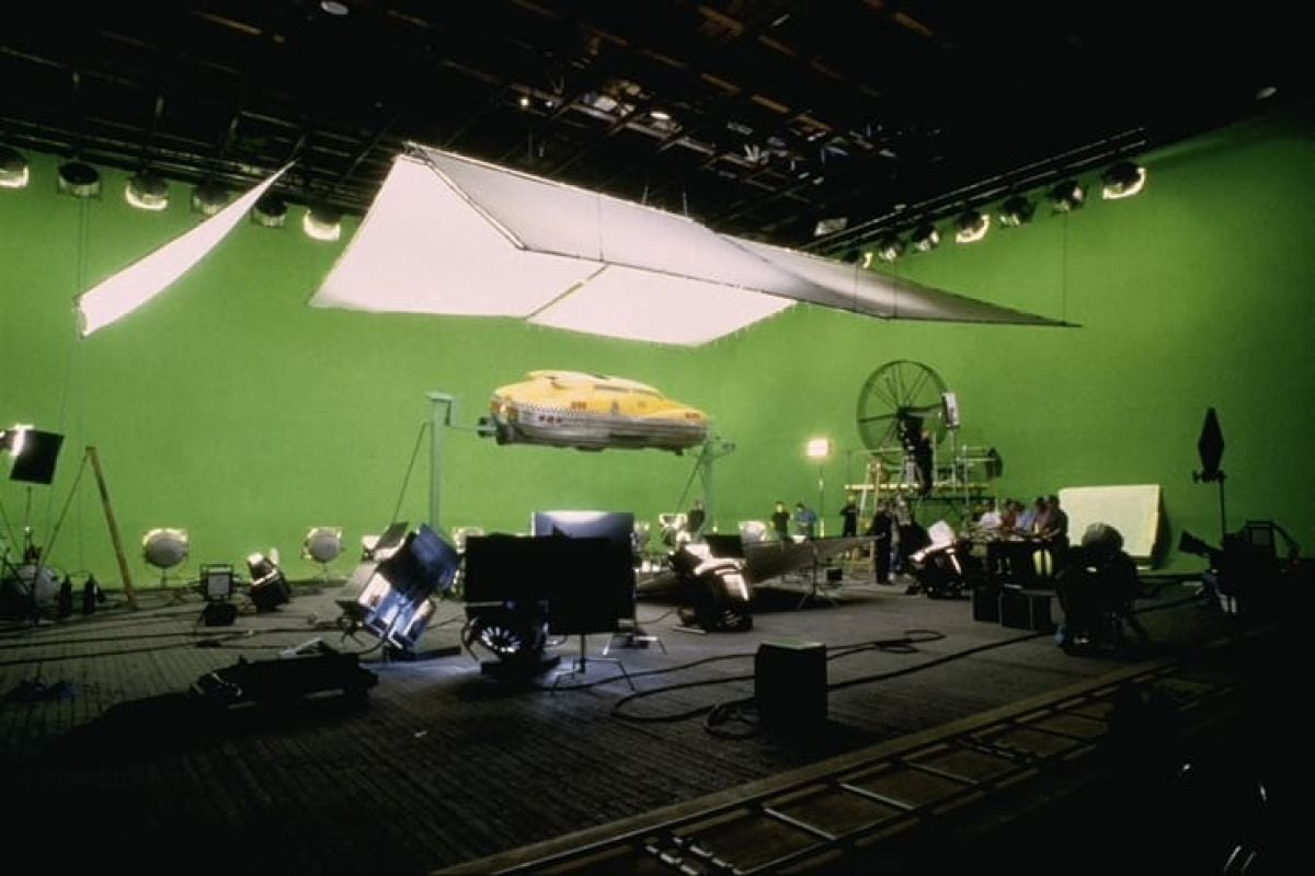 Shooting a cab model on a greenscreen stage.