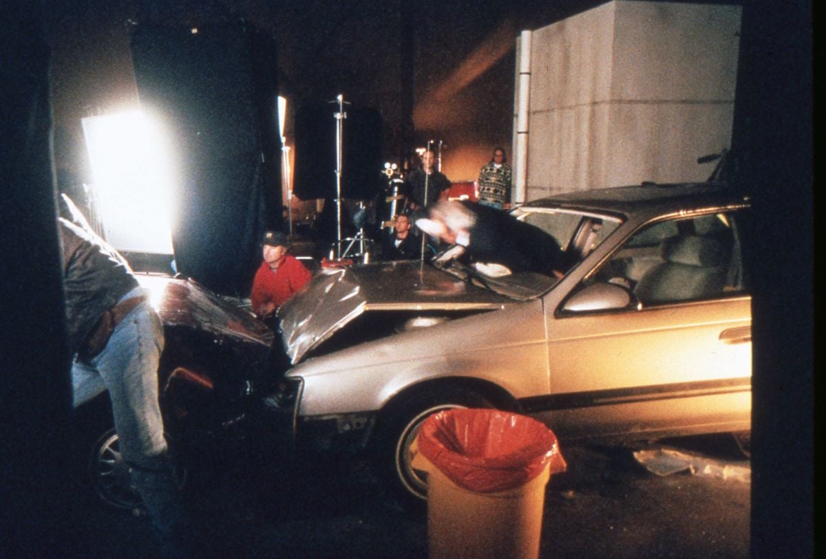 During the filming of Ballard's head-on collision, a dummy is launched through the other driver's car windshield. The picture's restrictive budget demanded that the crashes be filmed in a minimalist manner, which jibed with director David Cronenberg's desire to "shoot action scenes without making an action movie."